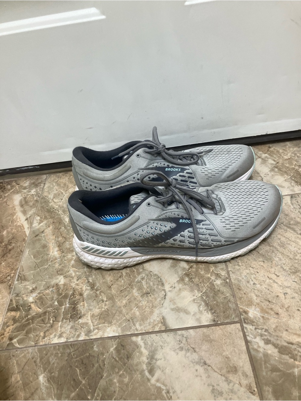 Brooks Adrenaline GTS 21 Running Shoes men’s 12 grey